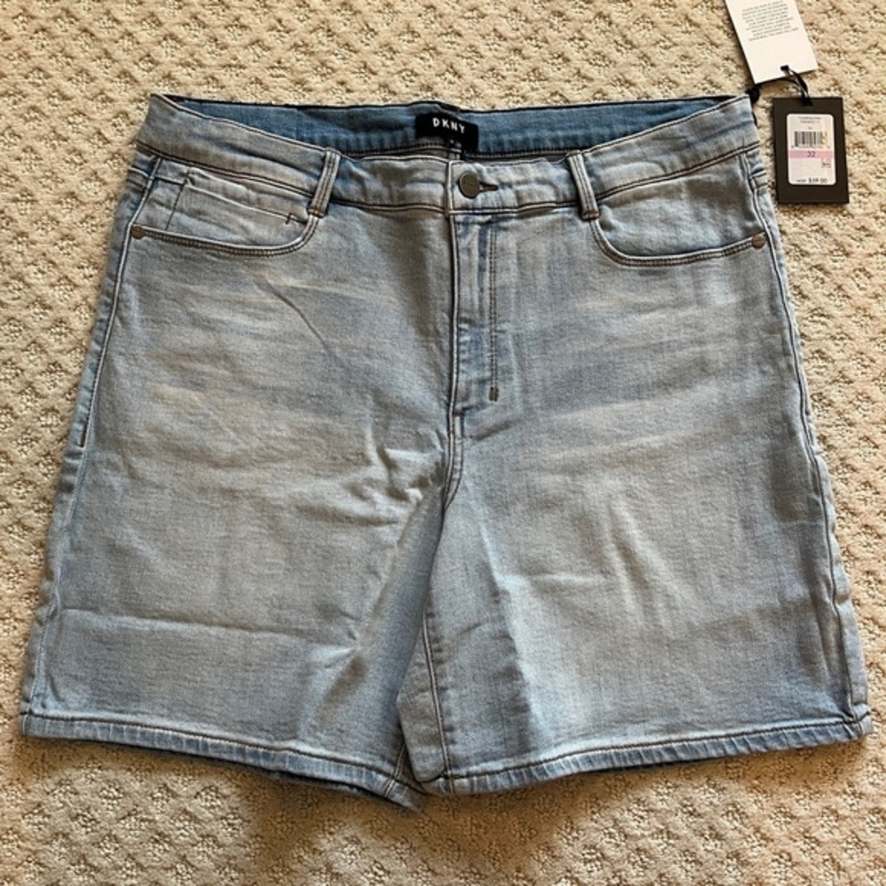 DKNY Denim Shorts 32 Waist 7” Inseam Light Wash NWT